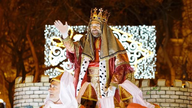 Así ha sido la Cabalgata de Reyes Magos de Valencia y el espectáculo «piromusical» de una noche mágica