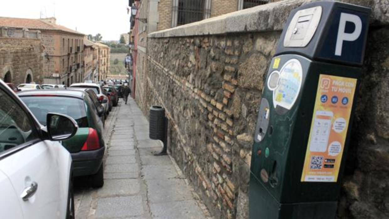 Uno de los parquímetros de la ORA en el Casco histórico de Toledo