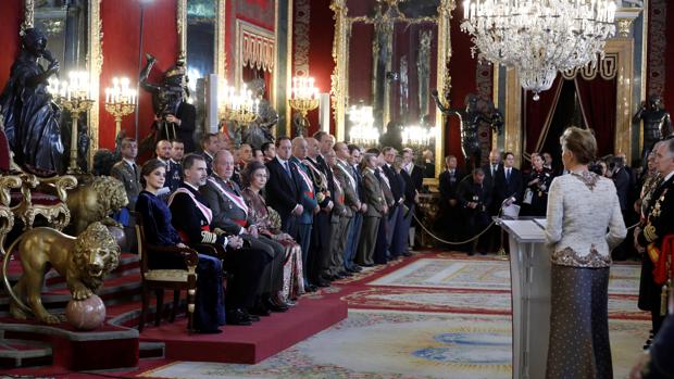 Cospedal recuerda «el compromiso sin reservas de las Fuerzas Armadas con la unidad y el futuro de España»