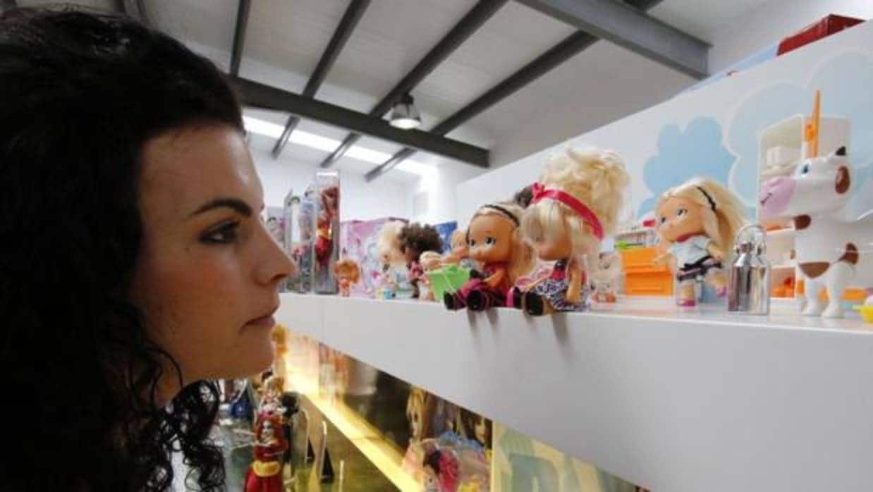 Muñecas en exposición en la planta de producción de Famosa en Alicante