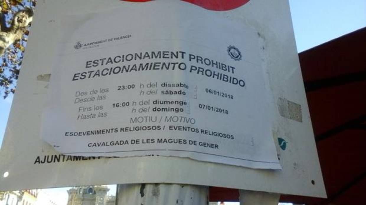 Cartel de los cortes de tráfico en los que se anuncia el «evento religioso» de las Reinas Magas Republicanas