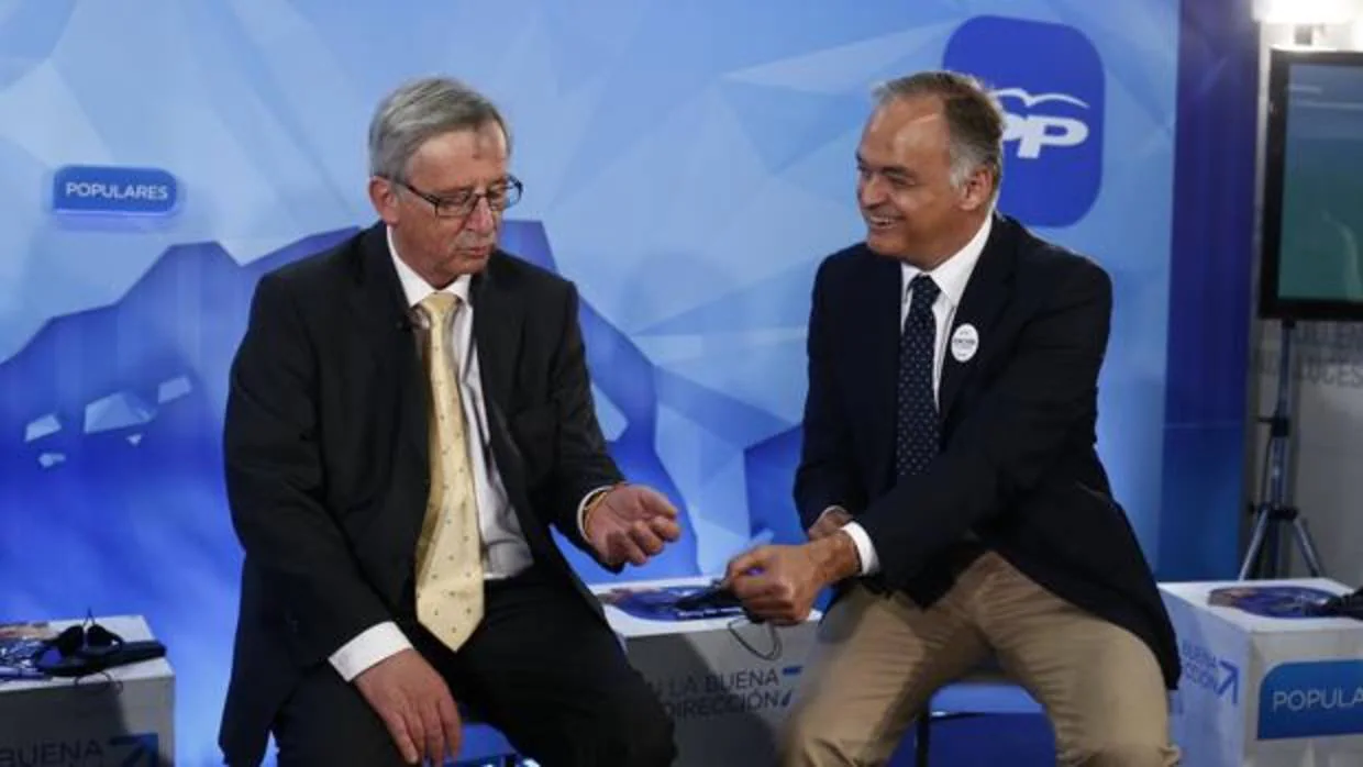 Esteban González Pons junto a Jean-Claude Juncker, en una imagen de archivo
