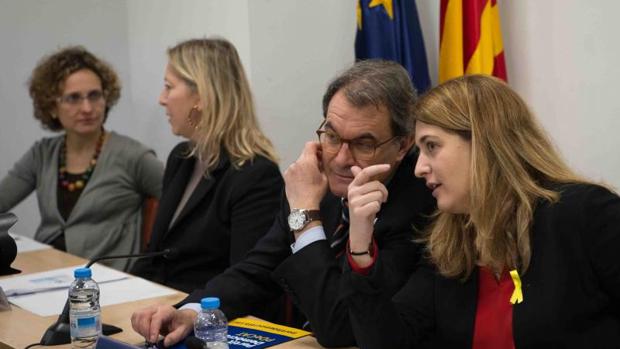 El bloqueo de Puigdemont acerca a Cataluña a nuevas elecciones