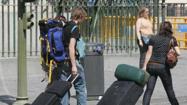 Los hoteleros, contra el decreto de pisos turísticos de Cifuentes: «Es un despropósito»