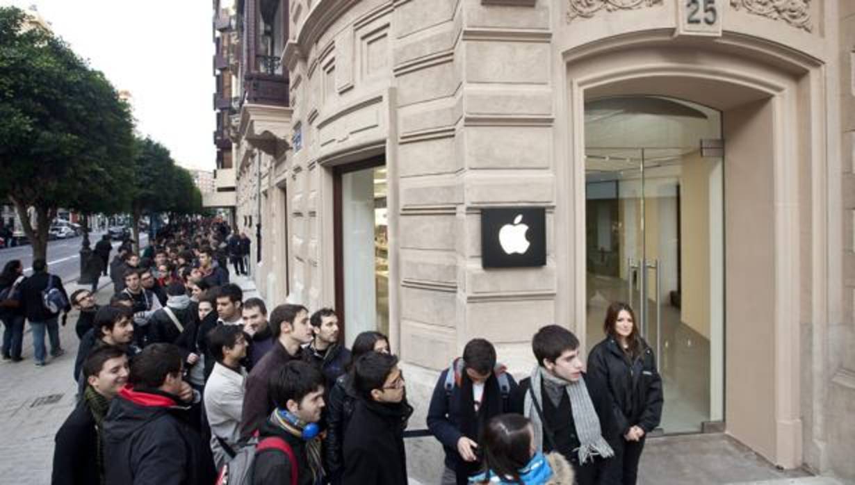 Imagen de la tienda de Apple en el centro de Valencia donde se ha registrado el suceso