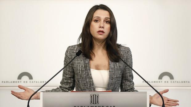 Inés Arrimadas denunciará a un hombre por desearle en la Red que sea violada por «un estadio completo»