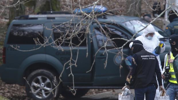 Descubren un zulo de ETA con explosivos y detonadores en un bosque francés