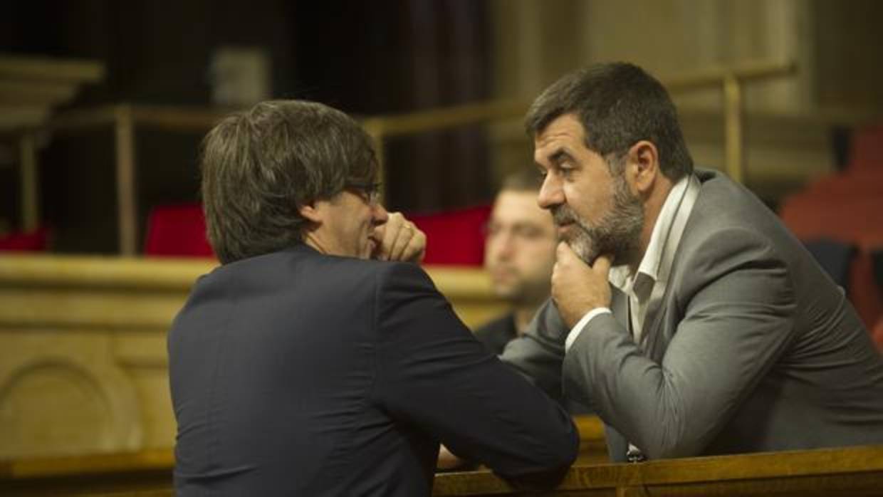 Puigdemont y Sánchez en el Parlament