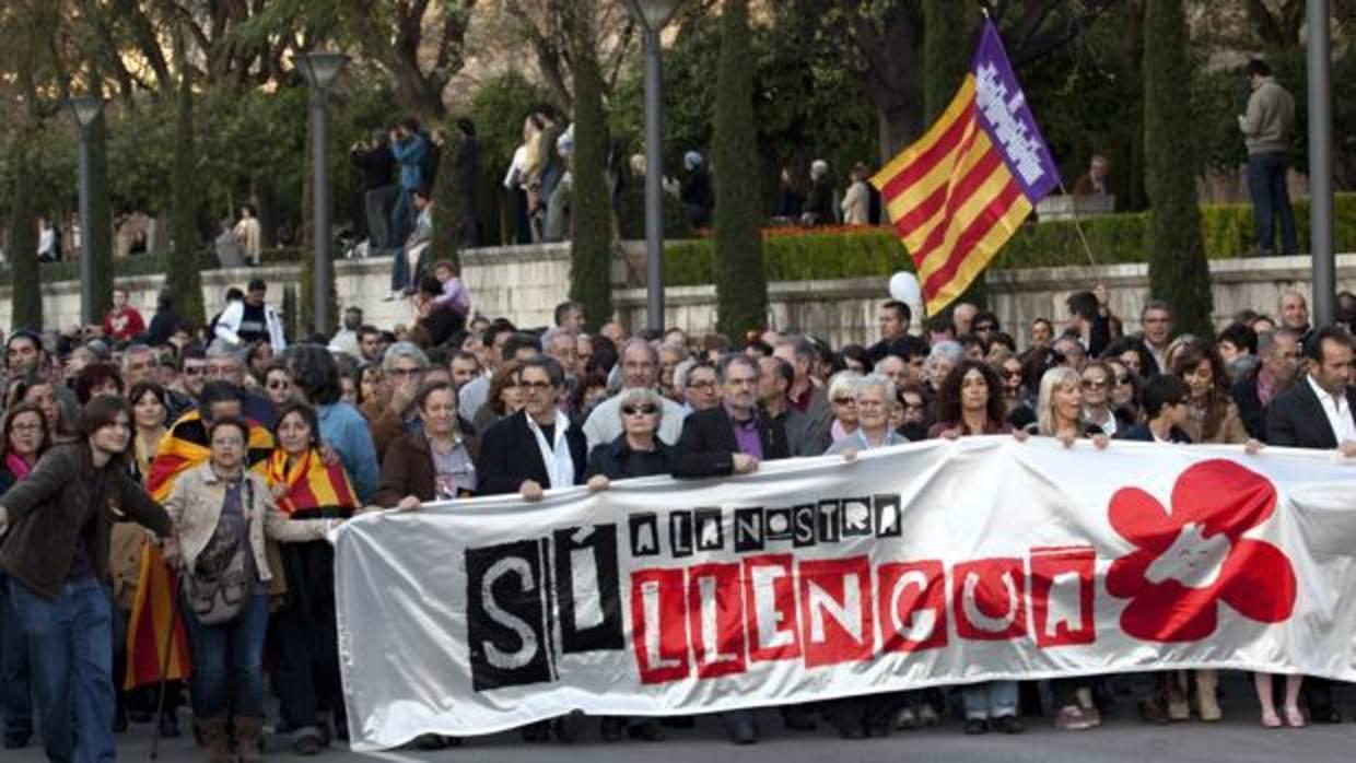 Manifestasción convocada en 2012 por la Obra Cultural Balear en Palma bajo el lema «Si a la nostra Llengua»