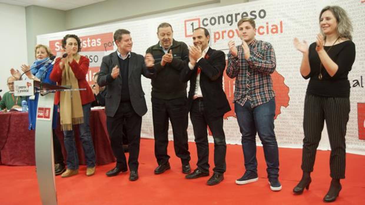 García-Page, tercero por la izquierda, durante el acto en Guadalajara