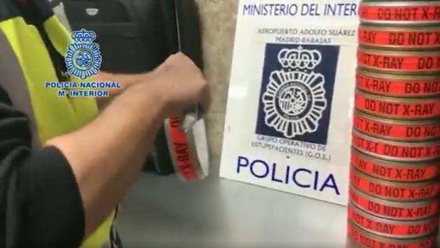 Detenido al tratar de introducir cocaína en España en cajas de películas