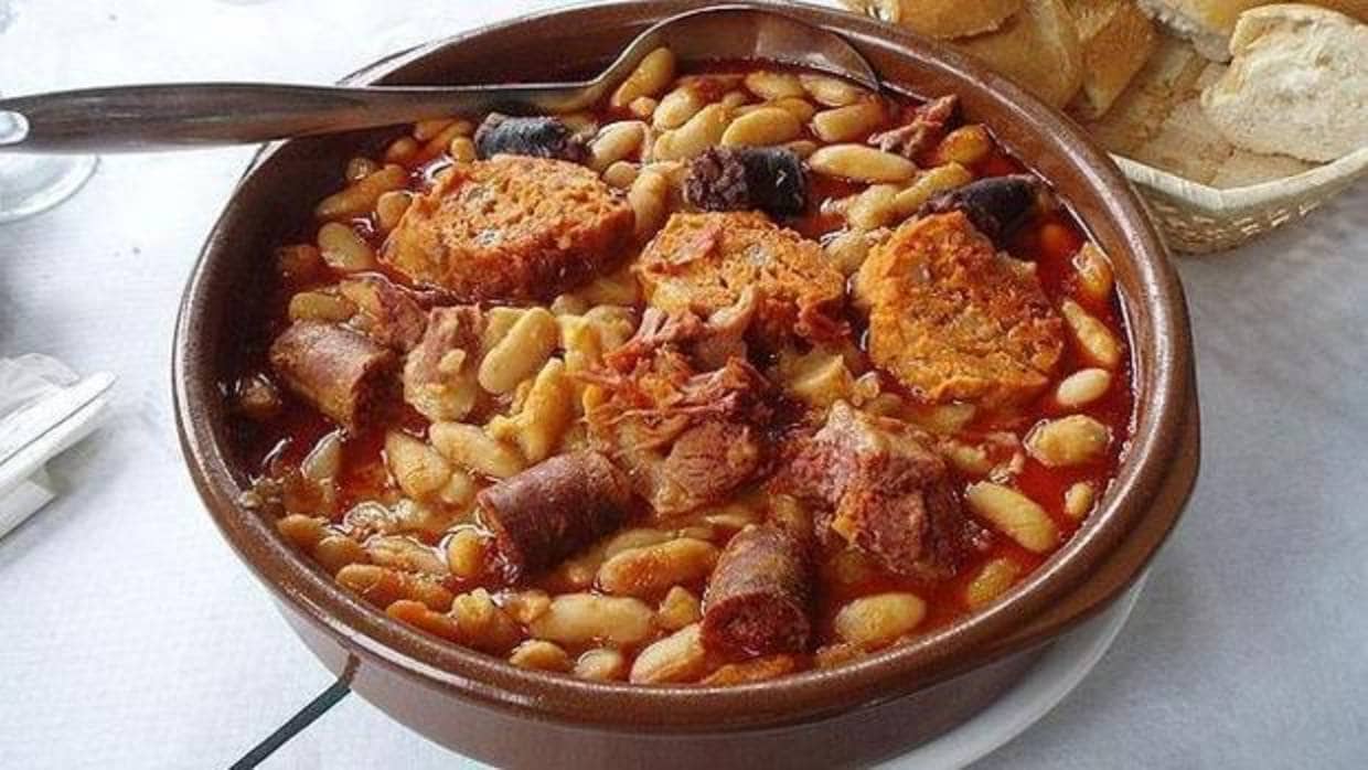 La fabada de la taberna toledana Zapico, entre las mejores de España