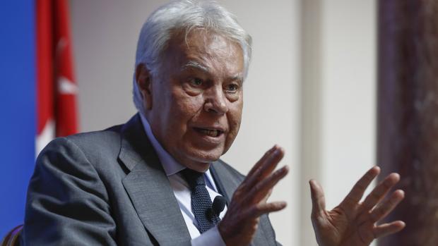 Felipe González: «¿Podríamos proponer que un elefante fuese presidente? No lo prohíbe el reglamento»