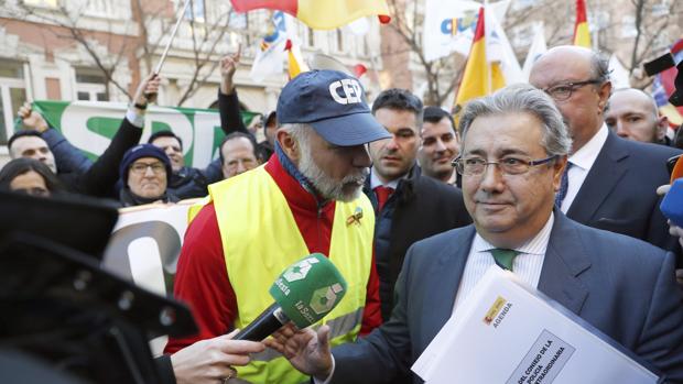 La equiparación salarial de policías y guardias civiles con Mossos se hará realidad en tres años