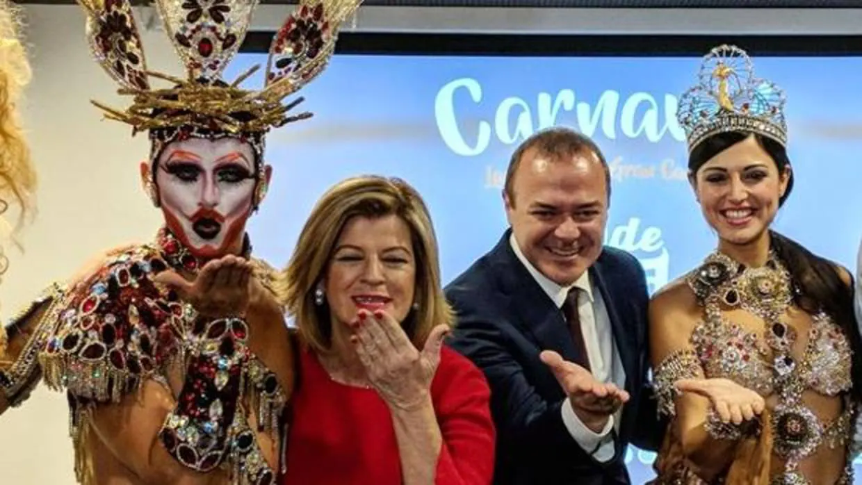 La «Drag», Medina, Augusto Hidalgo y la Reina del Carnaval de la ciudad de Las Palmas, Esther Pérez