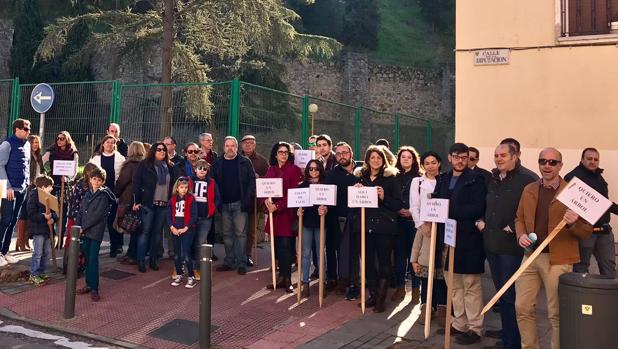 Protesta en defensa de los árboles de la Reconquista