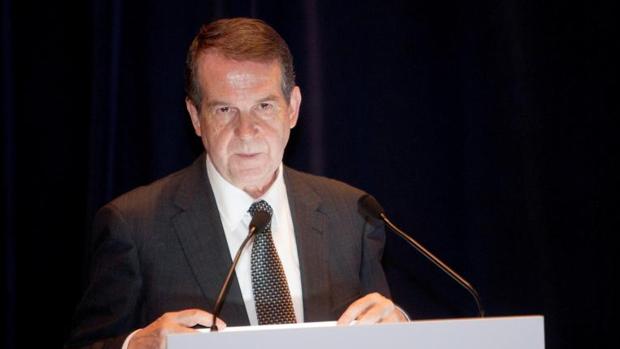 El PP tacha al alcalde de Vigo de «líder bolivariano» por una canción elogiosa durante la visita a un colegio