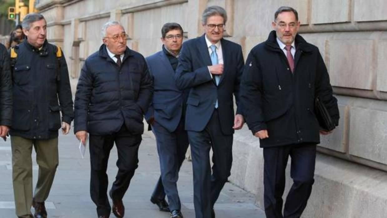 Los directivos de Ferrovial, Juan Elizaga (3d), y Pedro Bonaventura (2d), el pasado día 15