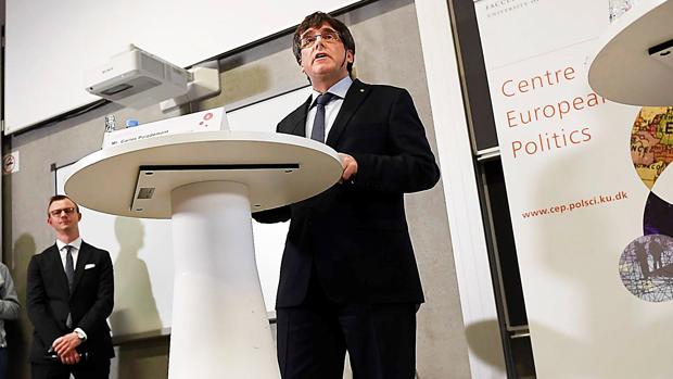 Puigdemont arremete contra la UE y niega las acusaciones de populismo de los académicos daneses