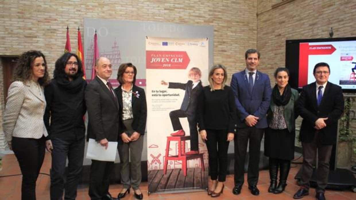 La alcaldesa de Toledo, con concejales y representantes de Fedeto, Cámara de Comercio y Caixabank