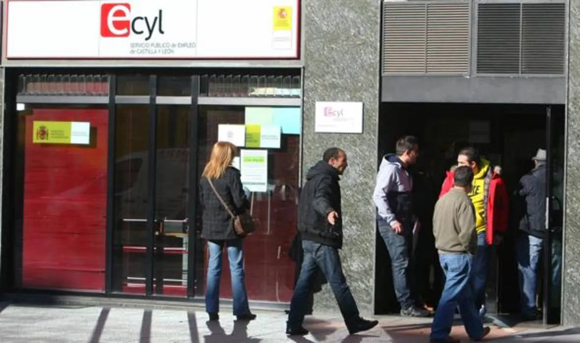 El desempleo desciende en Castilla y León en 15.700 personas en 2017 y deja la tasa de paro en el 13,71%