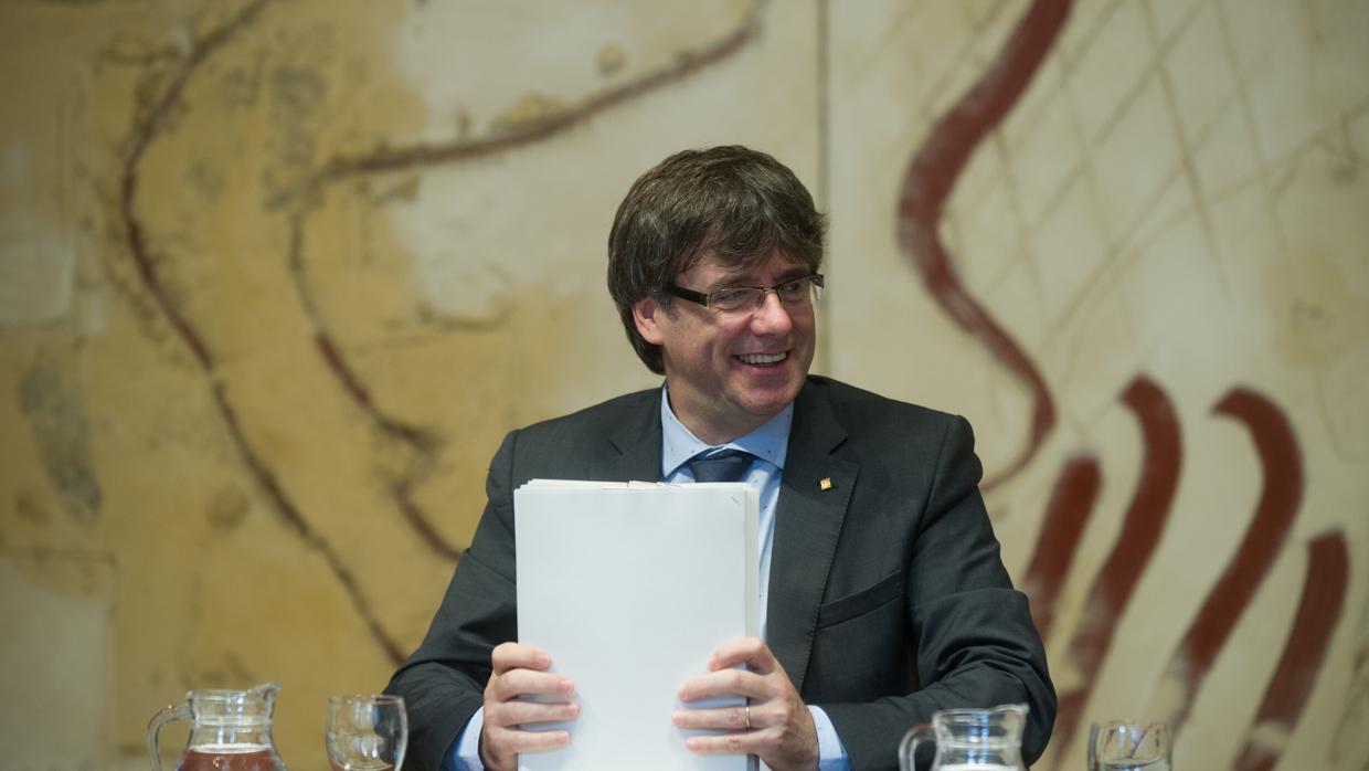 Oriol Junqueras con el expresidente Carles Puigdemont, antes de ser cesados