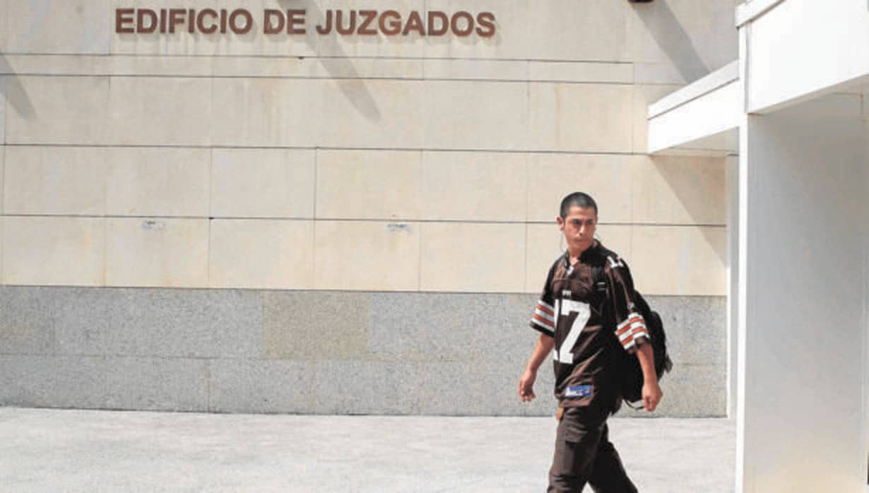 Manuel Briones, en los Juzgados de Jaca tras el crimen de su hija Naiara