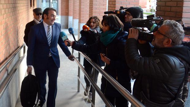 El cuarto jugador de la Arandina sostiene que «no vio nada extraño» en el piso