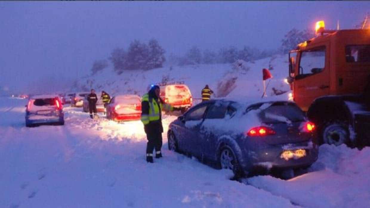 Cientos de conductores atrapados en la AP-61 debido al fuerte temporal de nieve del pasado día 7 de enero