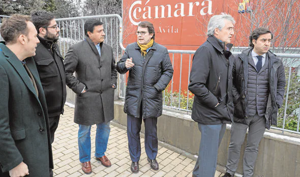 Fernández Mañueco y dirigentes del PP, ayer en su visita a Ávila