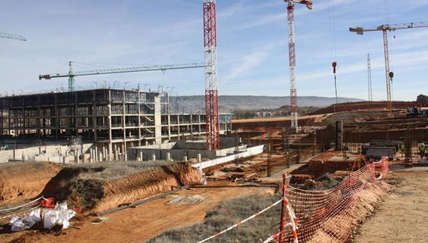 Más de cien personas trabajan en las obras del nuevo Hospital Universitario de Cuenca