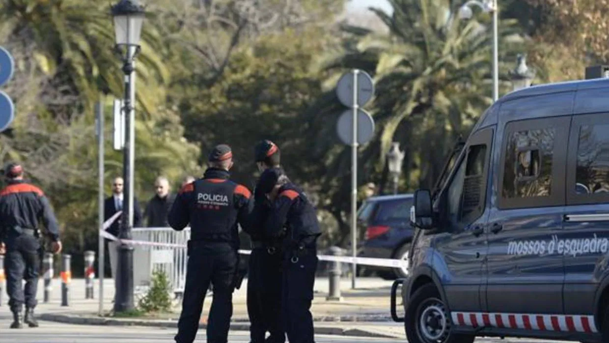 Despliegue policial en el parque de la Ciutadella