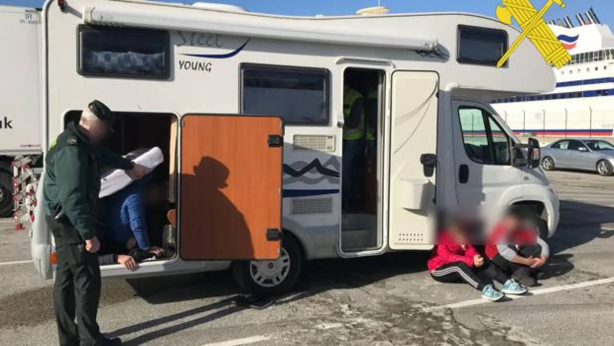 Dos detenidos por intentar introducir a cuatro albaneses en un ferry con dirección a Reino Unido
