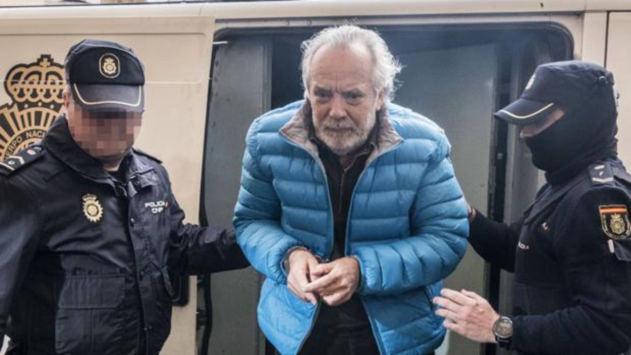 Tolo Cursach, tras ser detenido, a raíz de una investigación de presunta corrupción entorno a la Policía Local