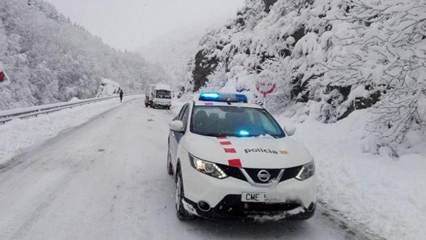 Caos en las carreteras catalanas por el temporal de lluvia y nieve