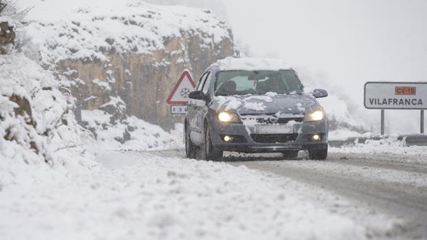 Temporal de frío y nieve: problemas en las carreteras y cierre de colegios en la Comunidad Valenciana