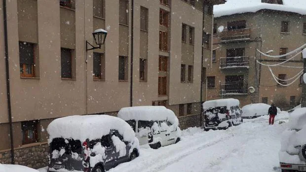 El temporal de nieve y frío impide ir a la escuela a más de 2.000 alumnos catalanes