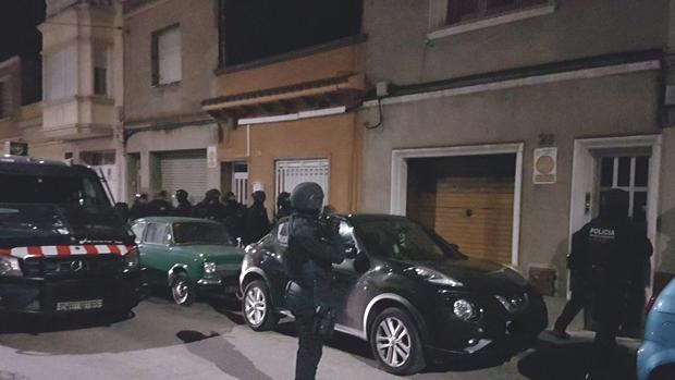 La operación policial contra la banda motera «Hells Angels» en Cataluña acaba con 17 detenidos