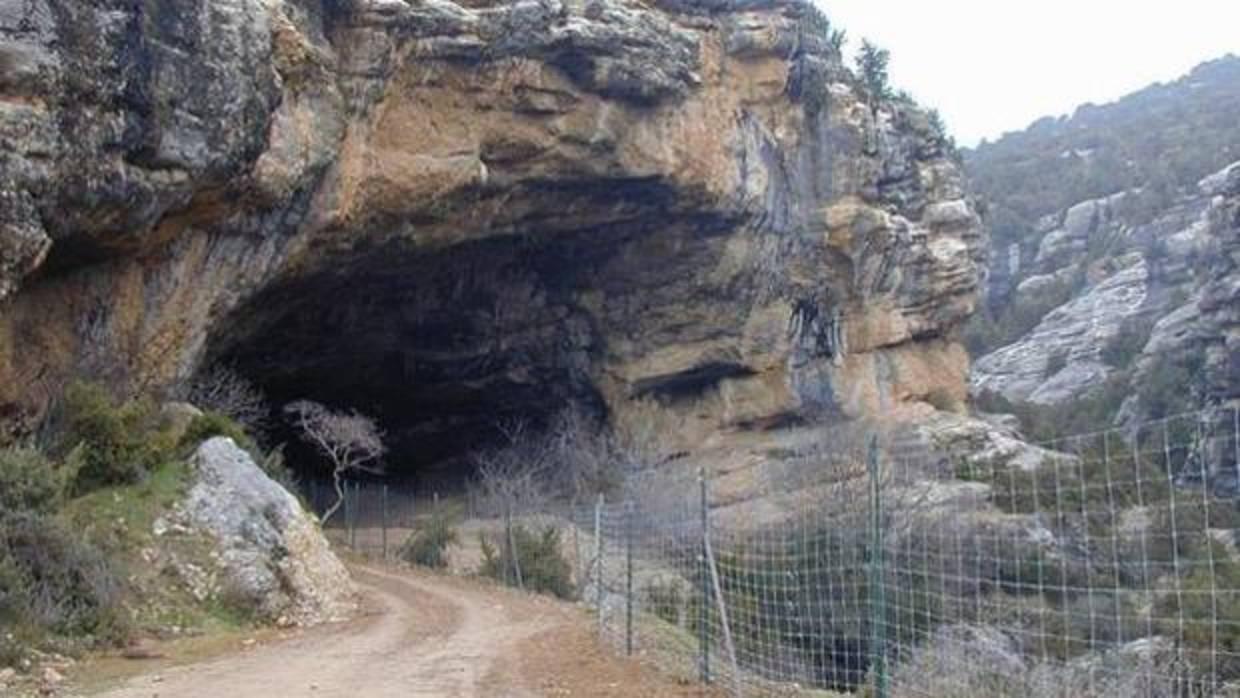 Acceso a la Cueva de Chaves, en el Parque Natural de la Sierra y los Cañones de Guara