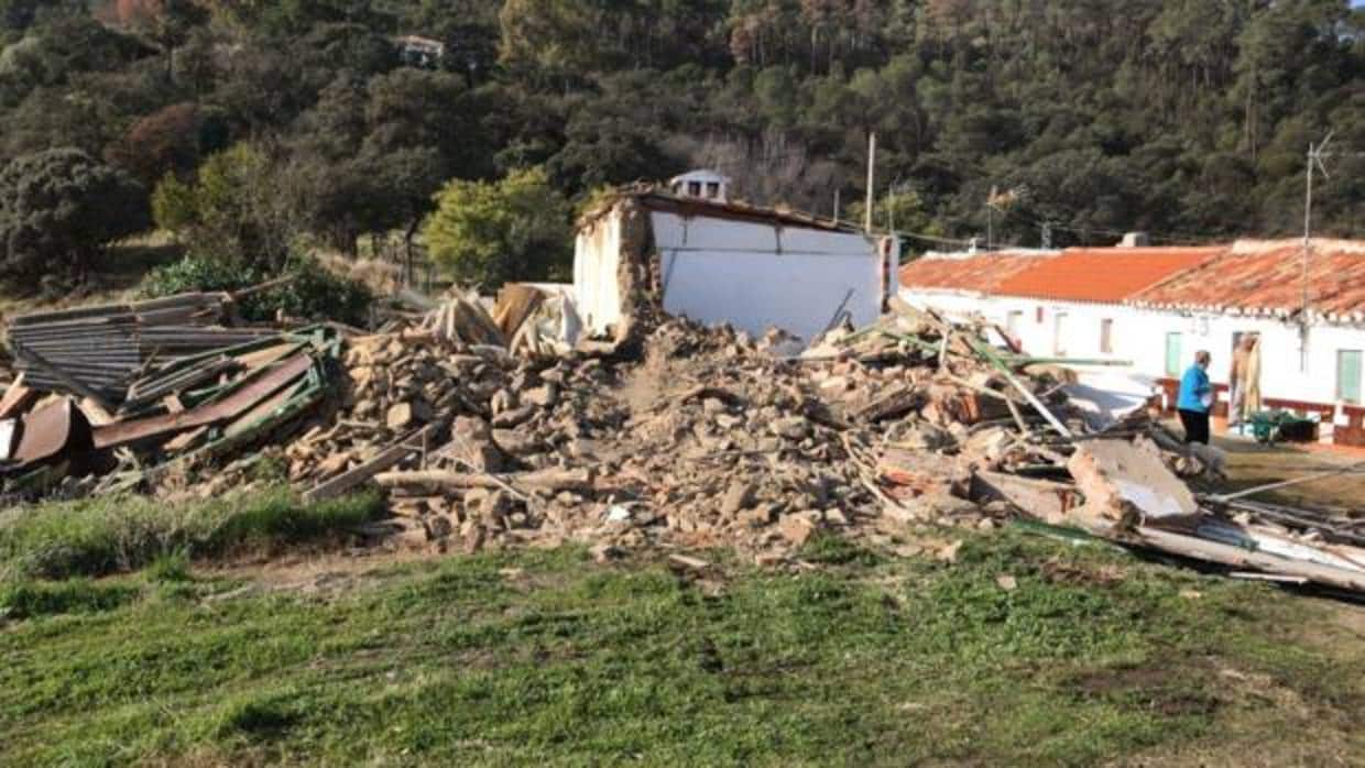 Uno de los edificios derrumbados en «Las Tiñosas» tras los derribos
