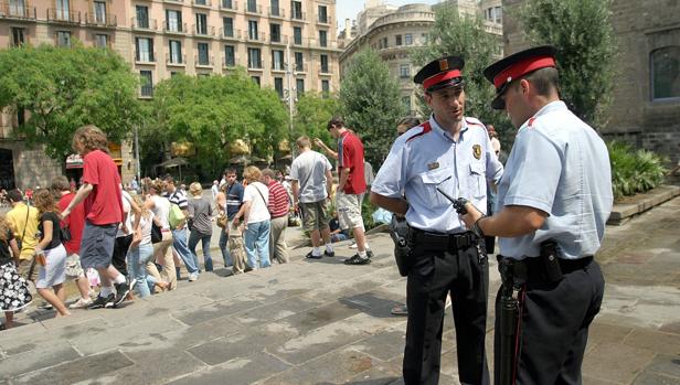 Apartado un monitor de comedor por «tratos de carácter sexual» a un menor en Barcelona