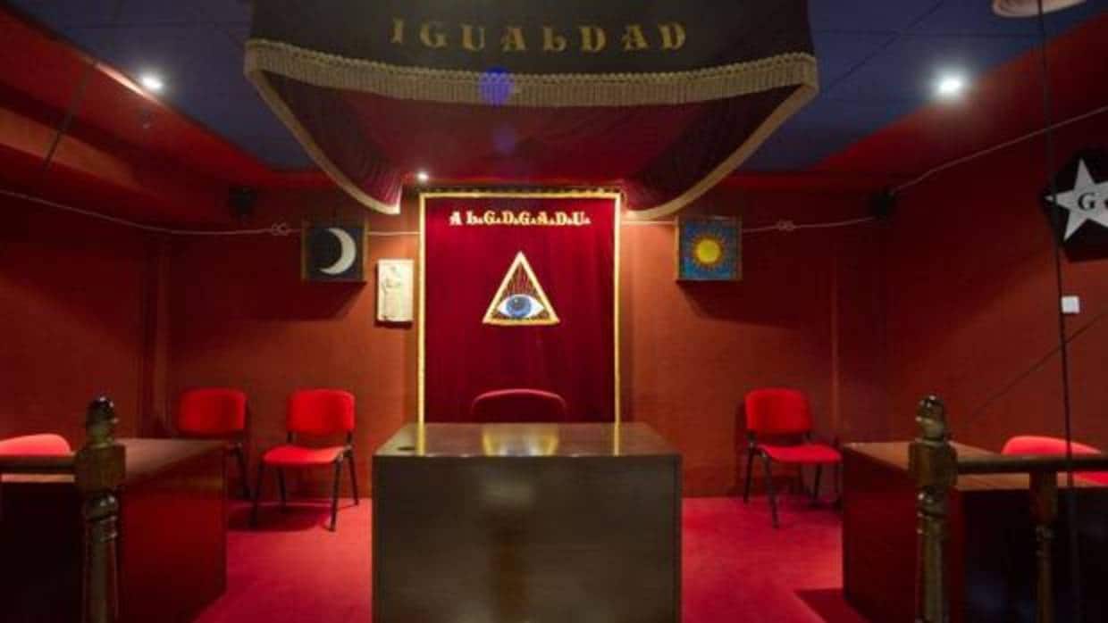 Sala donde se celebran las reuniones de las logias en Madrid