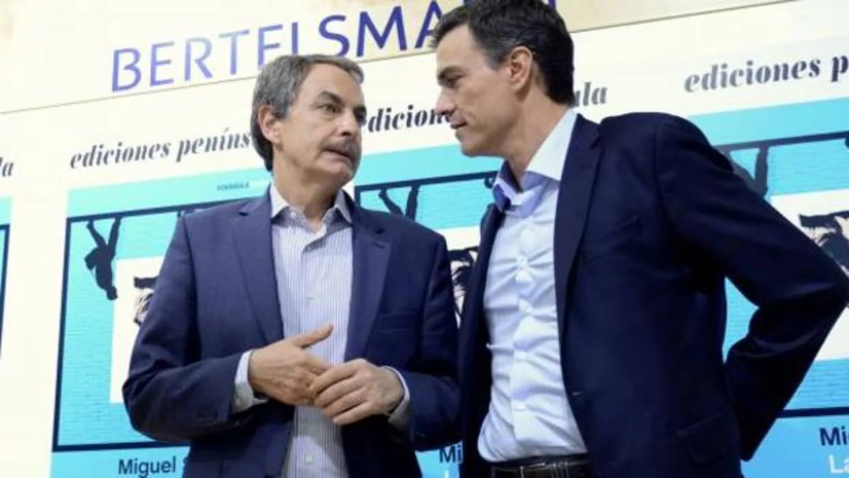 Zapatero y Sánchez, en un acto en 2015 en Madrid