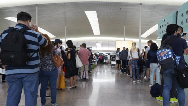 Fomento anuncia la construcción de una nueva terminal «satélite» en el aeropuerto de El Prat