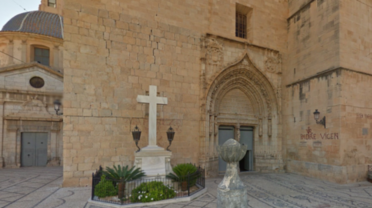 La Cruz de los caídos en Callosa de Segura, antes de su retirada
