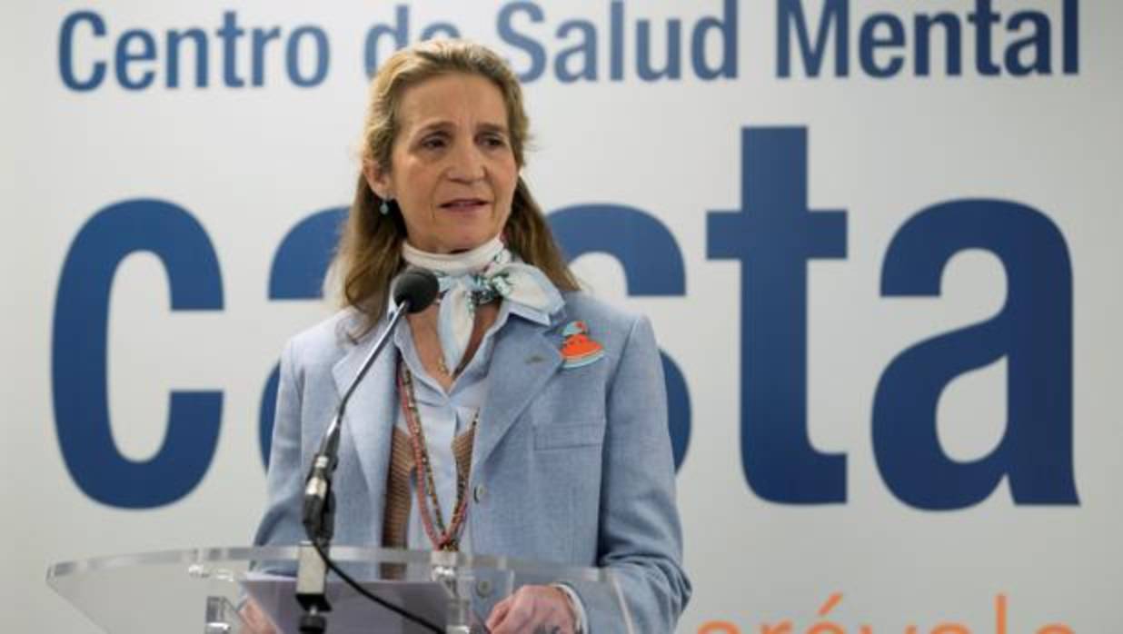 La Infanta Elena, durante la inauguración de un centro de Salud Mental en Arévalo (Ávila)