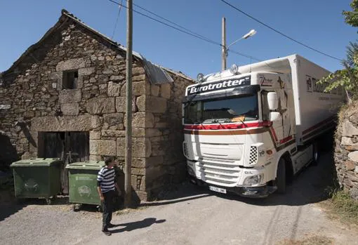 El camión atascado en Pentes, en septiembre de 2017