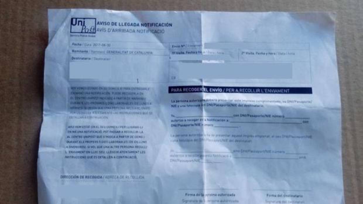 Notificación enviada por Unipost en un domicilio de Cataluña que cita para el referéndum