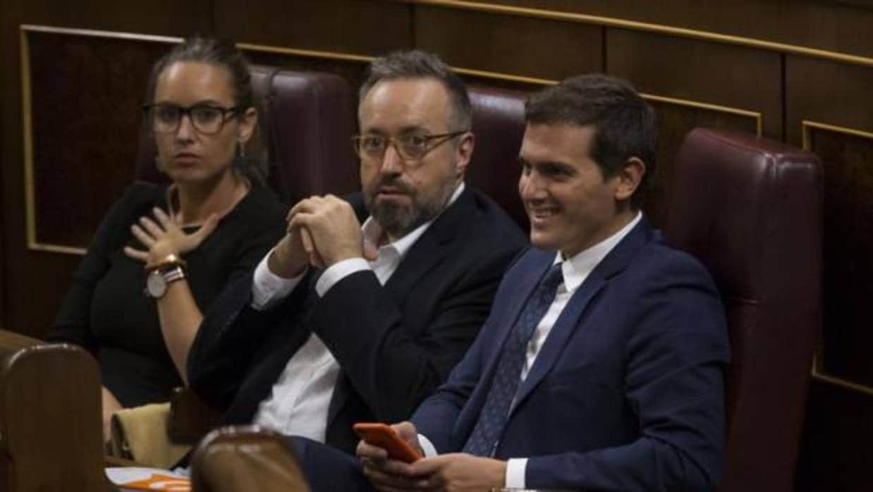 Rivera, Girauta y Rodríguez, en los escaños de Cs