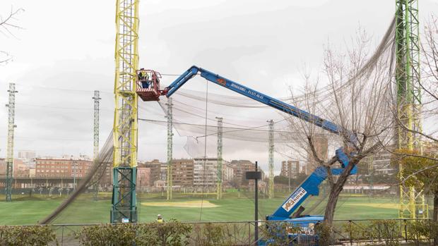 Las máquinas empiezan a demoler el campo de golf del Canal